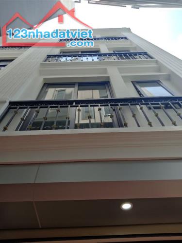 Bán nhà Phạm Văn Đồng, 38m2, 5 tầng, phân lô,  nội thất chủ tặng, nhỉnh 3tỷ.
