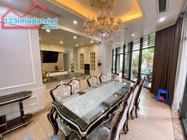 KĐT Dịch Vọng – 290m2 – Mặt tiền 16m – 5 tầng – 76 tỷ .