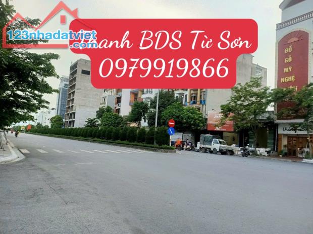 TẾT NHẤT ĐẾN NƠI RỒI BÀ CON Ạ 
BÁN ĐẤT TẶNG GIỎ QUÀ 
Diện tích 100 m mặt tiền 5 m 
Giá