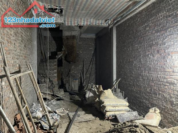Bán nhà Văn Cao Ba Đình 30mx5t,mt 3,8m. giá 5,5 tỷ.