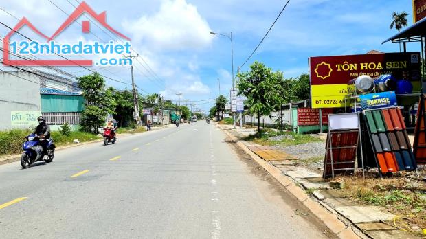 bán đất  đường  nhựa , 20x50m, xã Hòa Khánh Đông, Đức Hòa,Long An . giá 9 tỷ 500 triệu.