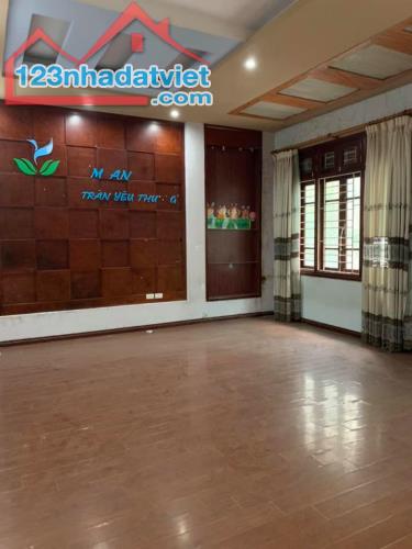 Bán nhà Lạc Long Quân Tây Hồ ô tô đỗ cửa ngõ thông kinh doanh 60m 4 tầng 8.4 tỷ