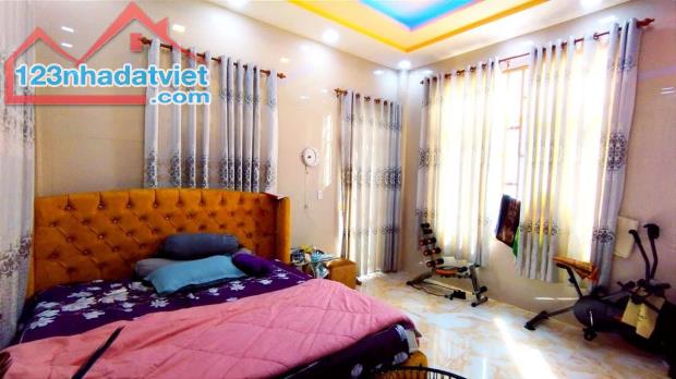 BÁN NHÀ QUẬN 8 - 62M2 - 4 TẦNG- HẺM XE HƠI THÔNG-NHỈNH 9 TỶ CÒN BỚT - 3