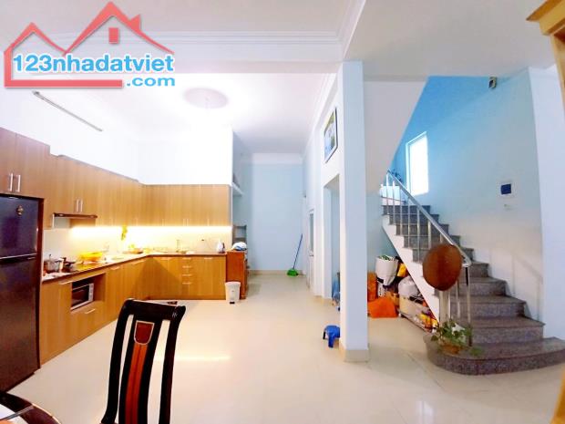 Siêu phẩm Hoàng Quốc Việt phân lô – oto tránh 195m2 MT 7,3 m 26 tỷ . - 1