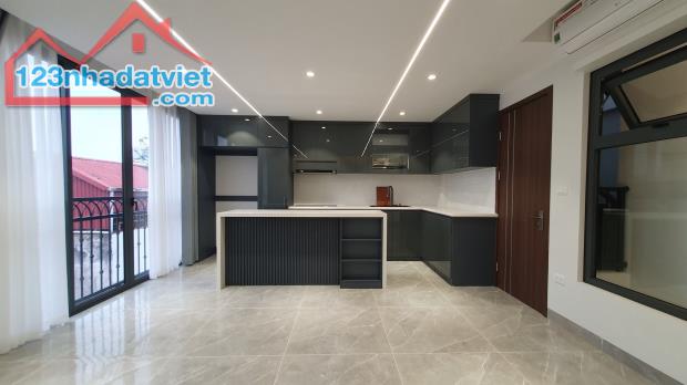 Gara, Kinh Doanh, Thang Máy Phố Hoàng Quốc Việt 56m2 Mt 5.6m Giá 11.2 tỷ - 2