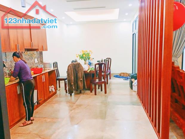 Bán nhà Hoàng Quốc Việt oto đỗ cửa 200m2 chỉ 27 tỷ . - 1
