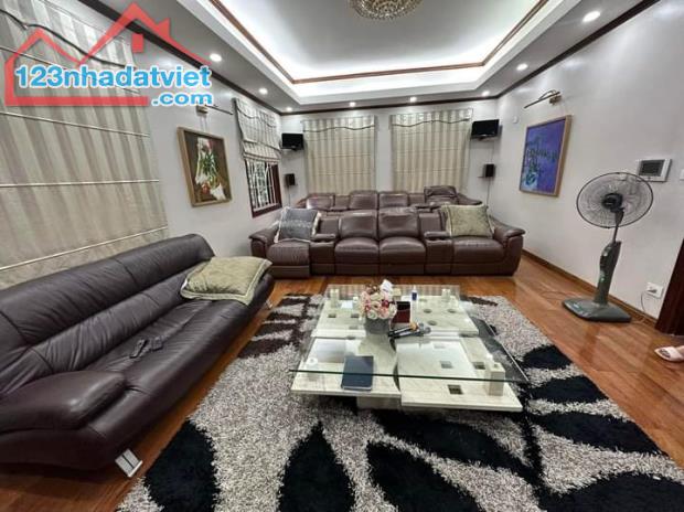 BIỆT THỰ CỰC VIP ĐƯỜNG NGUYỄN KHÁNH TOÀN,  DT 176M2 x 5T,  MT 9,5M, GIÁ 53,6 TỶ. - 3