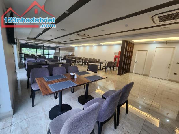 Bán nhà Đại Lộ Thăng Long toà văn phòng thang máy vỉ hè 358 m2 giá 150 tỷ - 2