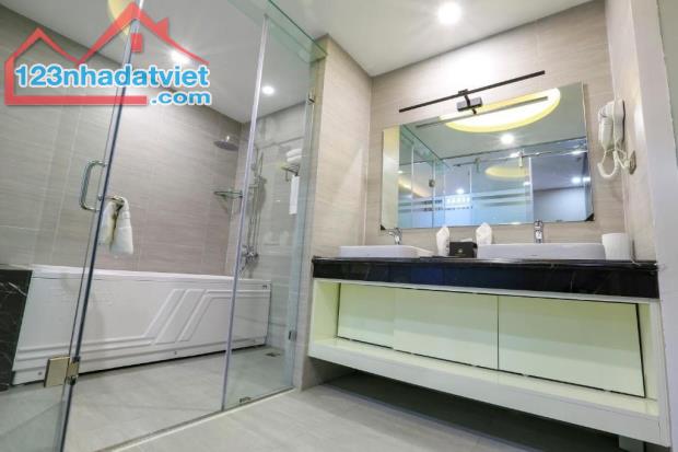 Bán nhà Đại Lộ Thăng Long toà văn phòng thang máy vỉ hè 358 m2 giá 150 tỷ - 4