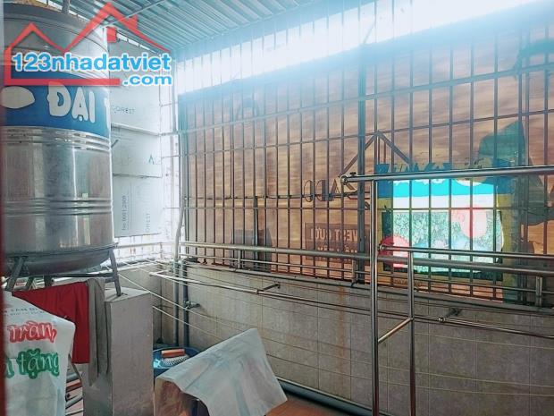 Chính Chủ Gấp Bán Nhà Mặt Tiền Đường Cách Mạng Tháng 8, Quận 3, 43m2, 3 Tầng, 4PN
