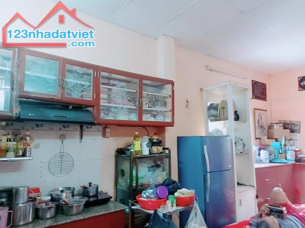 Chính Chủ Gấp Bán Nhà Mặt Tiền Đường Cách Mạng Tháng 8, Quận 3, 43m2, 3 Tầng, 4PN - 2