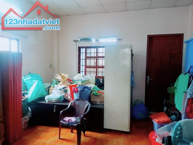 Chính Chủ Gấp Bán Nhà Mặt Tiền Đường Cách Mạng Tháng 8, Quận 3, 43m2, 3 Tầng, 4PN - 4