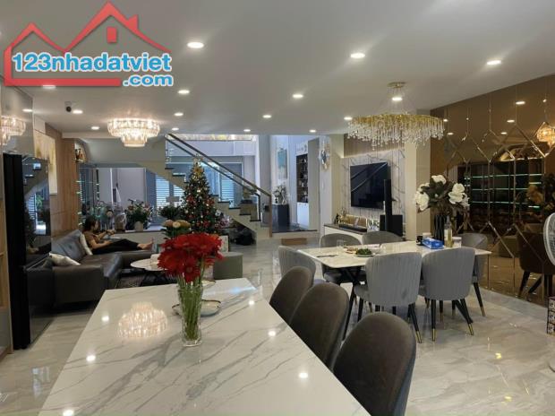 Siêu biệt thự Quận 10, Khu VIP phường 12, vừa ở vừa kinh doanh - 1