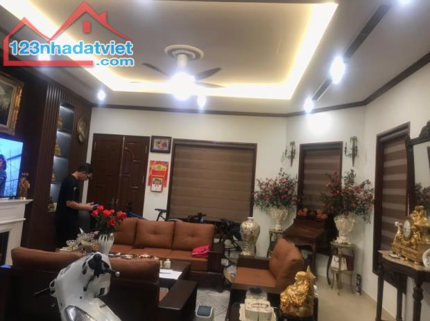 CC cần bán nhà phân lô VIP Vạn Phúc Ba Đình lô góc  Giá 27,5 tỷ LH 0915229868 - 1