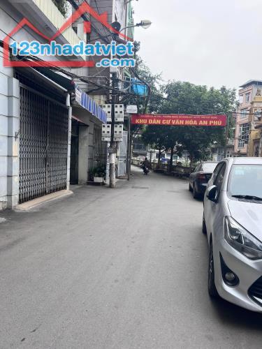 Gara,  Kinh Doanh, Phố Hoàng Quốc Việt 55m2 Mt 4.7 m Giá 10.5 tỷ