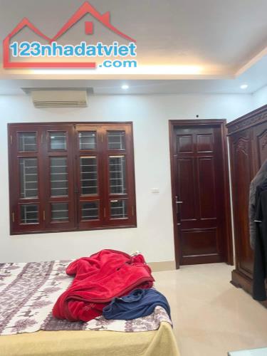 Gara,  Kinh Doanh, Phố Hoàng Quốc Việt 55m2 Mt 4.7 m Giá 10.5 tỷ - 1