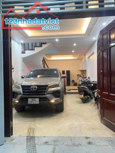 Gara,  Kinh Doanh, Phố Hoàng Quốc Việt 55m2 Mt 4.7 m Giá 10.5 tỷ - 2
