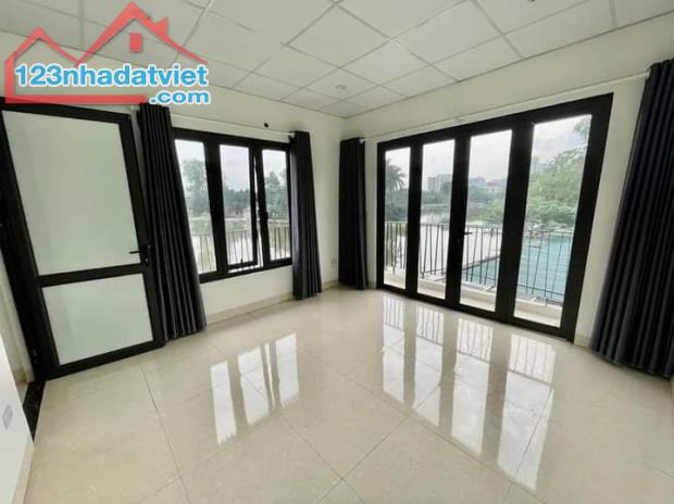 Siêu phẩm! Nhà mặt ngõ 48m2, lô góc- view hồ đẹp, ô tô đỗ cửa, có 1 0 2 - 1