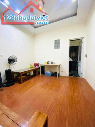 Bán nhà  Cầu Giấy – Quan Hoa phân lô -vỉa hè – ô tô tránh  45m2, MT4m , giá chỉ 9,5 tỷ - 2