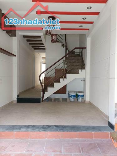 Chính chủ bán căn nhà Q.12 Nguyễn Ảnh Thủ Song Hành 1 lầu 2 sẹc CCVB 1,1 tỷ/60m2 - 2