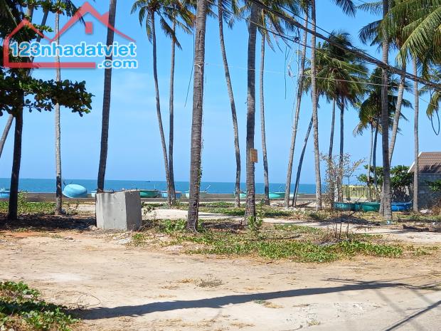 Đất Rẻ Nhất thị trường-3 MT Huỳnh Thúc Kháng-Mũi Né-Phan Thiết-1.800m2,có 150m2TC