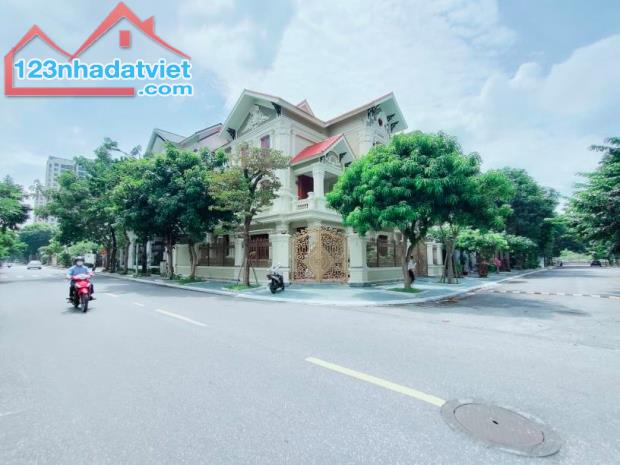 Bán gấp Biệt thự Mặt phố Lưu Khánh Đàm, An sinh cực đỉnh, Ở hay Kinh Doanh đều sướng.