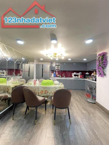 Bán nhà Đê La Thành, Ngõ ô tô KD Gần phố, 45m 4,2m mặt tiền. Giá 16 tỷ. LH: 034.915.7982. - 1