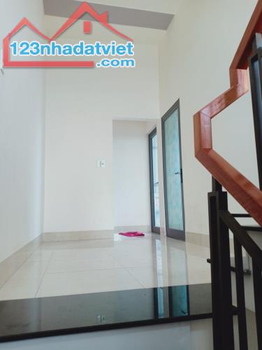 Bán nhà sơn trà,mặt tiền đường TẠ MỸ DUẬT,3,5 tầng,4 ngủ,90m2,giá có 8 tỷ 5