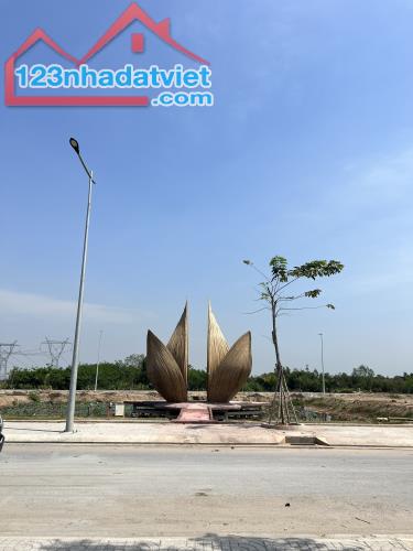 Thanh lý 2 nền D3 đường 20m, Gần Trung tâm thương mại giá 2 tỷ - 2