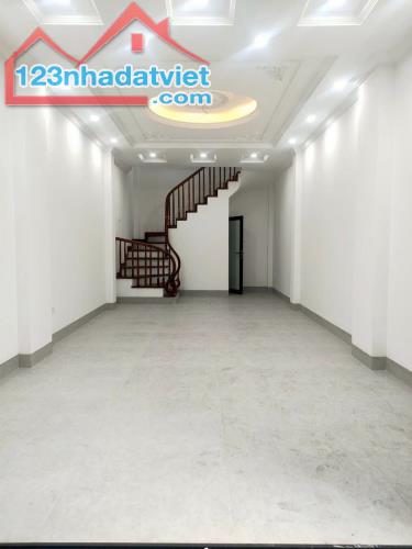 Bán Nhà Đức Giang, Long Biên 5T, 33m2 chỉ 4,8 tỷ (Nhà đẹp, ngõ thuận tiện) - 1