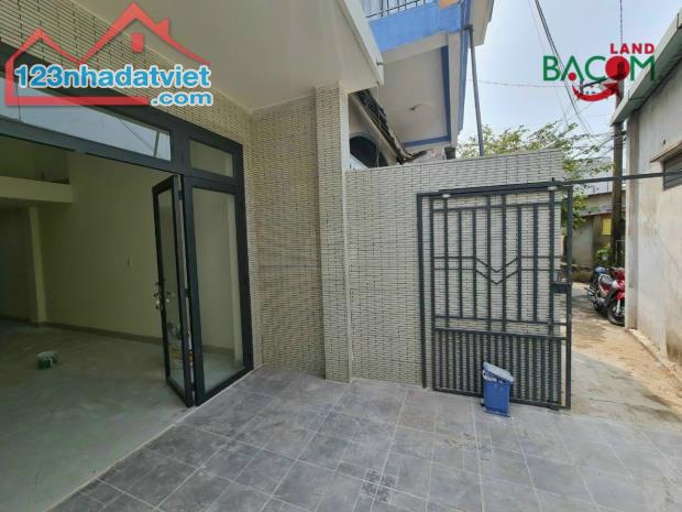 Bán nhà 74m2 gác lửng, SHR thổ cư, gần trường tiểu học ( P. Quang Vinh )