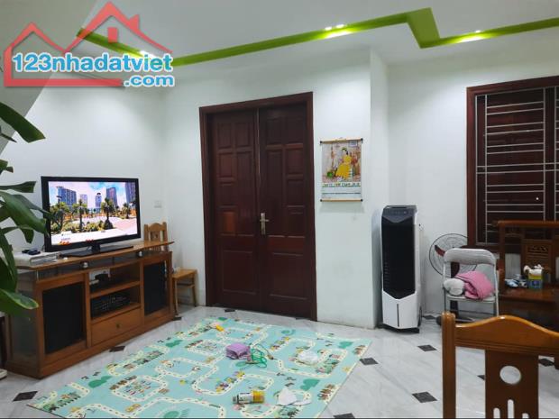 Bán đất tặng nhà Yên Hòa – Cầu Giấy 80m2 , MT5m , chỉ 9,6 tỷ .