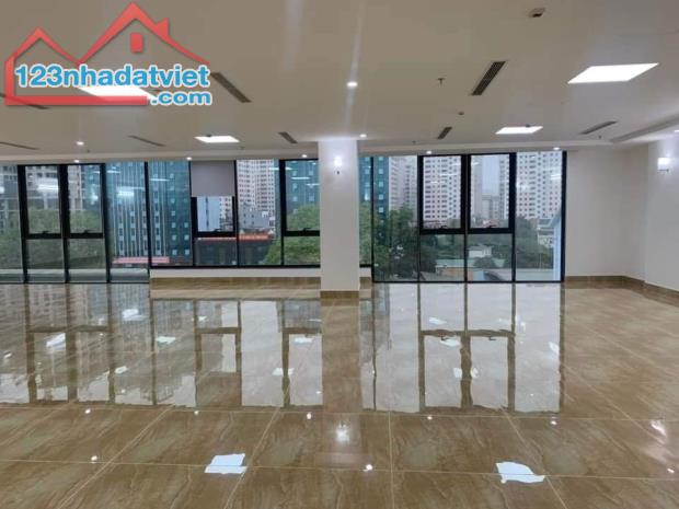 Bán nhà mặt đường Tôn Thất Thuyết 230m2 , MT15m , 8 tầng , 220 tỷ .