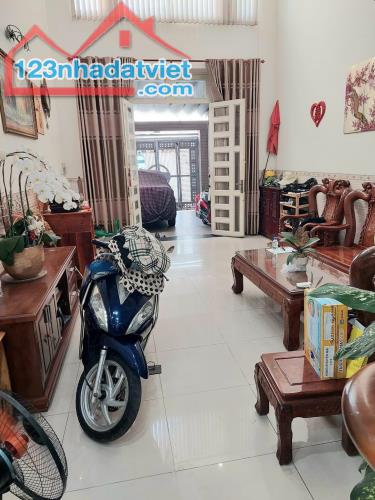 BÁN NHÀ P15 TÂN BÌNH- Ô TÔ THÔNG- GẦN 100M- 5 TẦNG BỀ THẾ- 4.2X22M- 8.X TỶ - 3