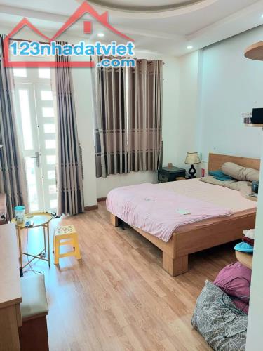 BÁN NHÀ P15 TÂN BÌNH- Ô TÔ THÔNG- GẦN 100M- 5 TẦNG BỀ THẾ- 4.2X22M- 8.X TỶ - 5
