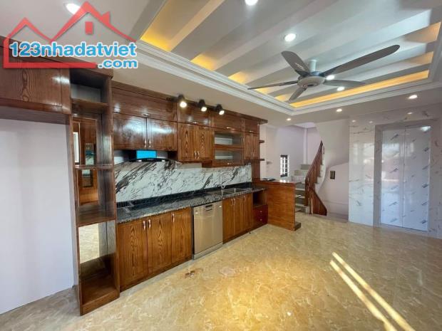 Bán nhà Đa sỹ 50m 7 tầng thang máy 2 mặt tiền 4m, vỉa hè, ô tô tránh 14,5tỷ còn TL