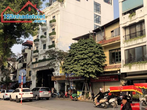 Bán nhà 2 mặt phố Đinh Tiên Hoàng, Cầu Gỗ, Hoàn Kiếm, giá 180 tỷ. 0971813682.