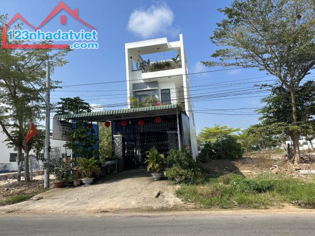 Bán nhà đường Nguyễn Tri Phương, Thị xã LaGi rẻ nhất thị trường