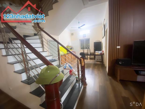 Bán nhà Nguyễn Khánh Toàn 55m2 , MT5,5m , 5 tầng – kinh doanh tốt chỉ nhỉnh 6 tỷ . - 2