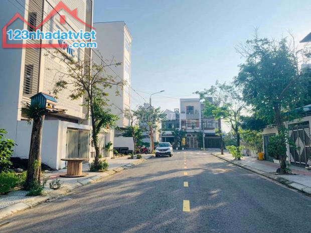 Bán đất Nam Hòa Xuân, B2.12 đối lưng shophouse Minh Mạng, DT: 150m2. Giá rẻ, xây nhà đẹp - 1