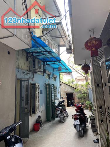 Bán đất tặng nhà cấp 4 Lê Hồng Phong 45m 1 bước ta chợ Hà Đông chỉ 2.7 tỷ - 2