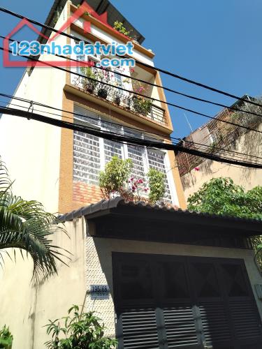 Nhà vào ở ngay thấp hơn thị trường 2 tỷ! Bán gấp nhà 1 trệt 2 lầu đường oto quay đầu
