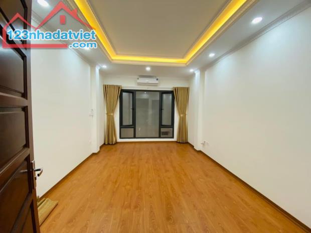 Bán nhà phố Đê La Thành Nhỏ (Xã Đàn), Đống Đa. 32 m2, nhỉnh 5 tỷ. - 1