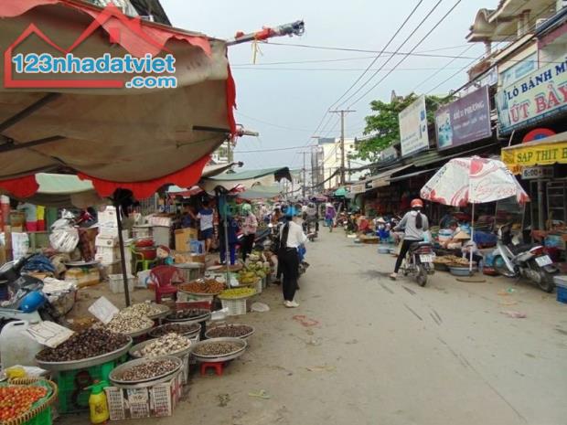 Cô Tư cần bán gấp lô đất nằm trên đường Trần Văn Giàu thuộc xã Bình Chánh giá 450tr