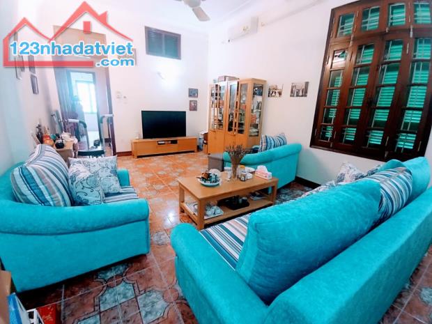 Rẻ nhất Quận – phân lô – ô tô tránh – Hoàng Quốc Việt – Cầu Giấy  81m2 – 5 tầng , chỉ 10tỷ