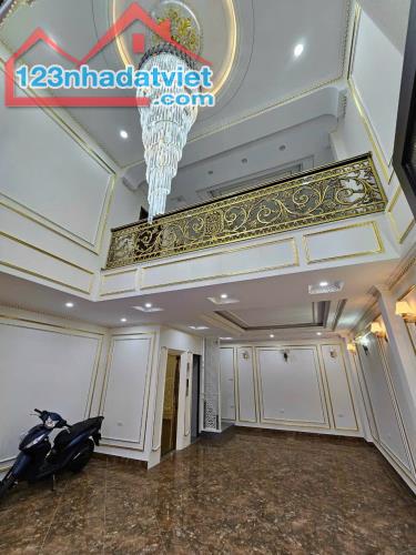 BÁN GẤP NHÀ PHỐ NGUYỄN VĂN CỪ, 65M x 6 TẦNG THANG MÁY, LÔ GÓC, GARA ÔTÔ. HƠN 9 TỶ