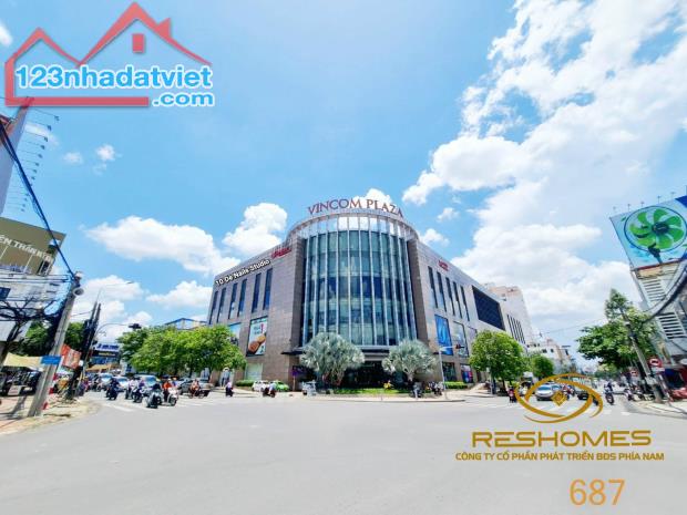 BÁN BIỆT THỰ SHOPHOUSE NGAY Vincom, phường Tân Mai; 225m2 ngang 10m giá còn 21 tỷ