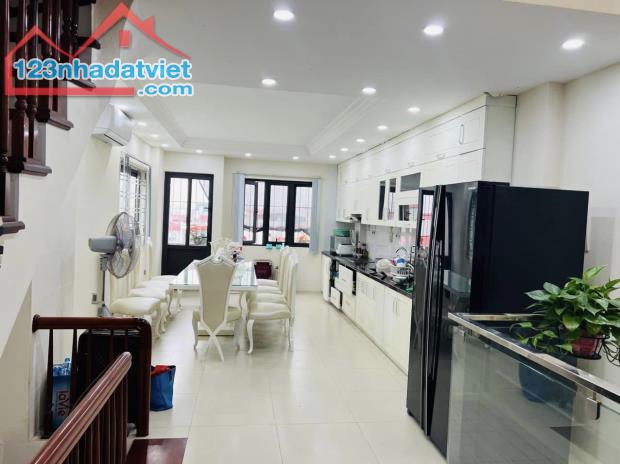 Bán nhà ngõ 165 Chùa Bộc 66m2, mặt tiền 4m, ôtô tránh có vỉa hè, Kinh doanh, Giá 13,9 tỷ - 3