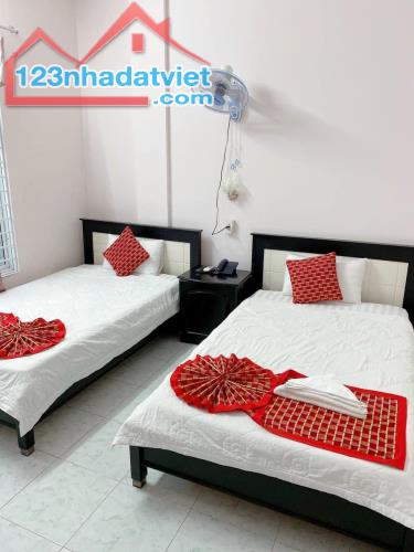Cần bán Khách Sạn trung tâm Thành Phố Phan Thiết cách biển 500m. - 1