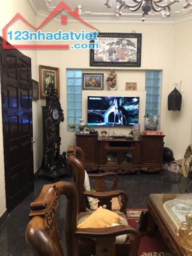 Bán nhà phố Hoàng Quốc Việt – Ô tô vào nhà – 150m2 – Chỉ 28,5 tỷ . - 1